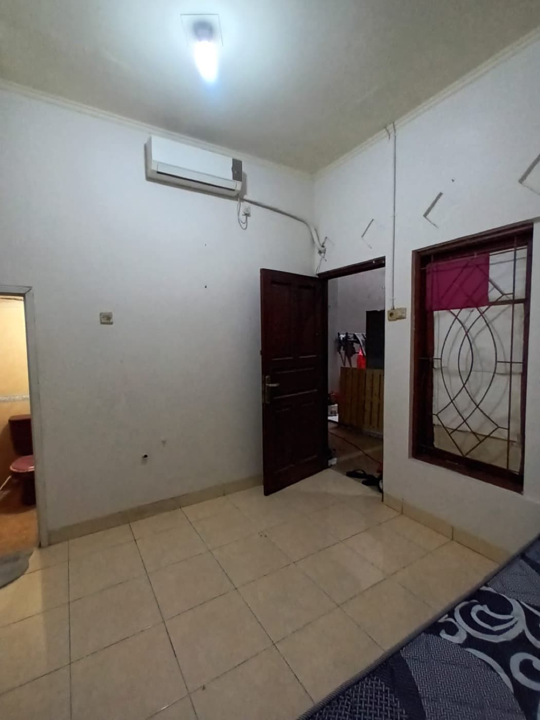 No. 2, My Hometown Istiqmal, No. 2, tampak kamar