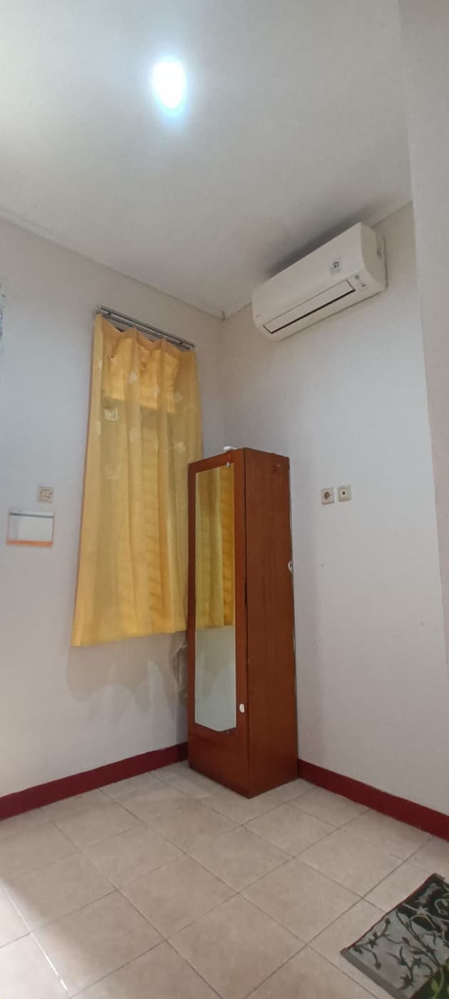 No. 8, No. 8, tampak kamar