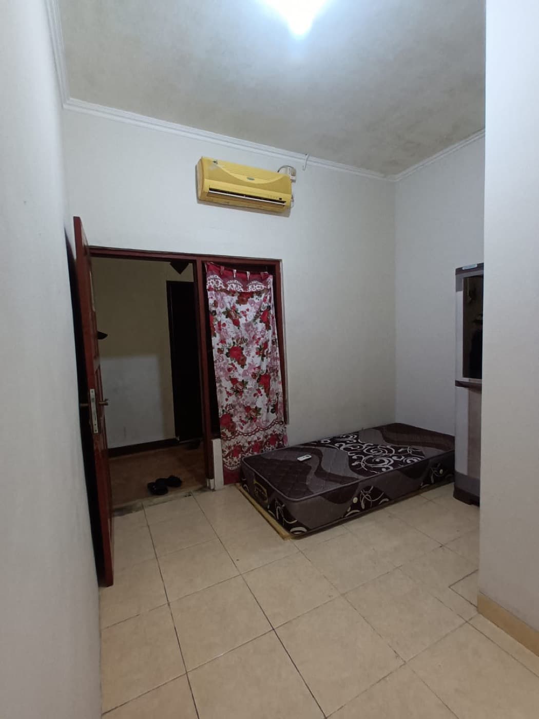 No. 1, No. 1, tampak kamar