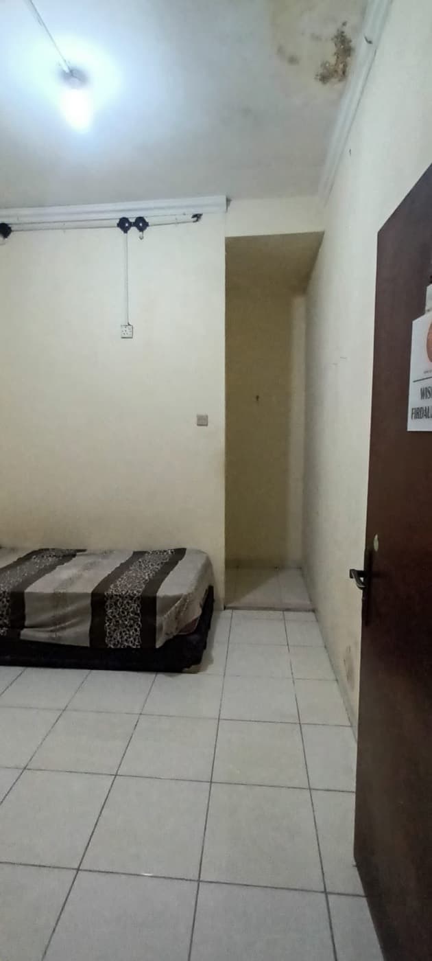 No. 12, No. 12, tampak kamar