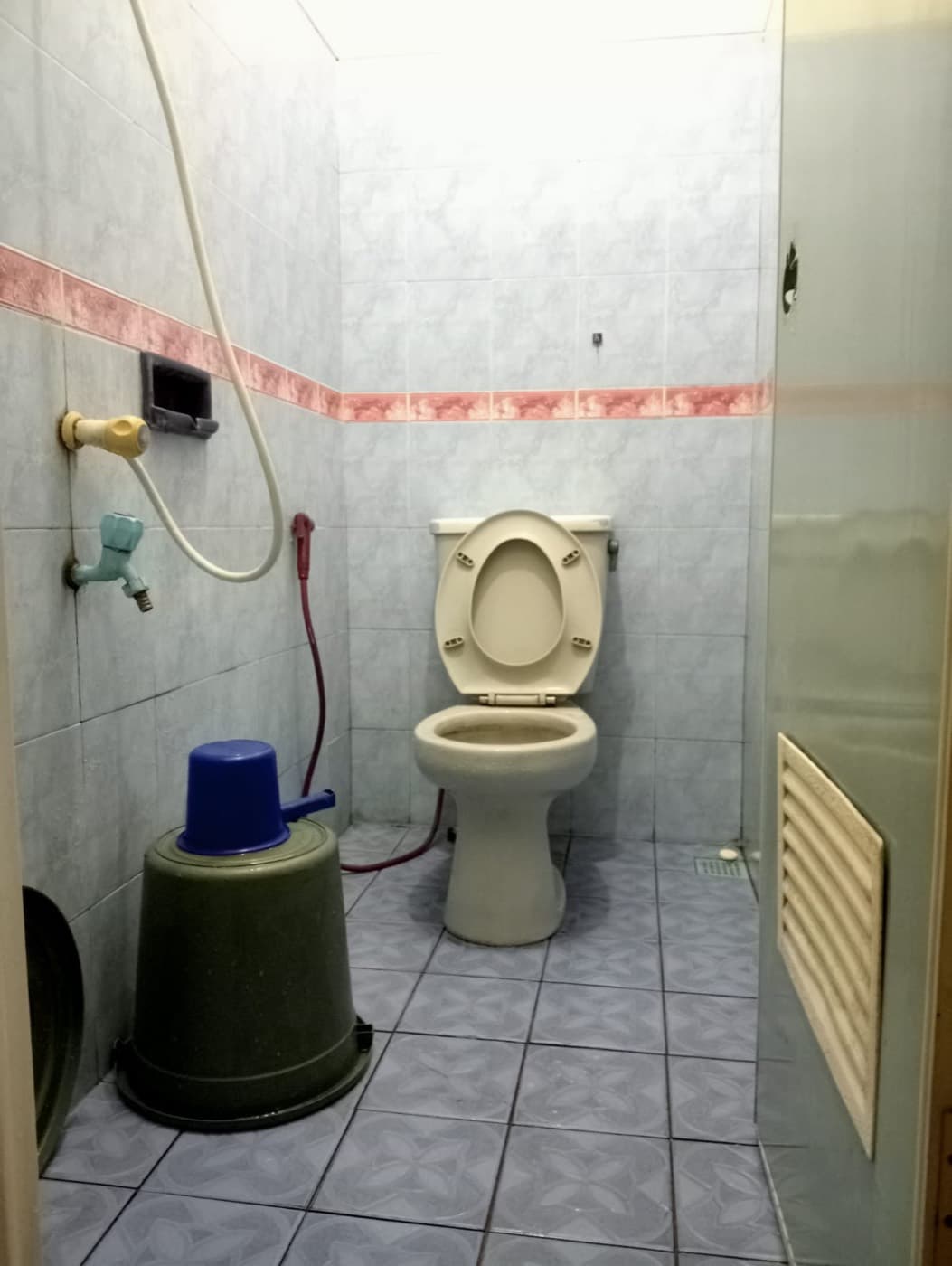 No. 5, No. 5, tampak kamar