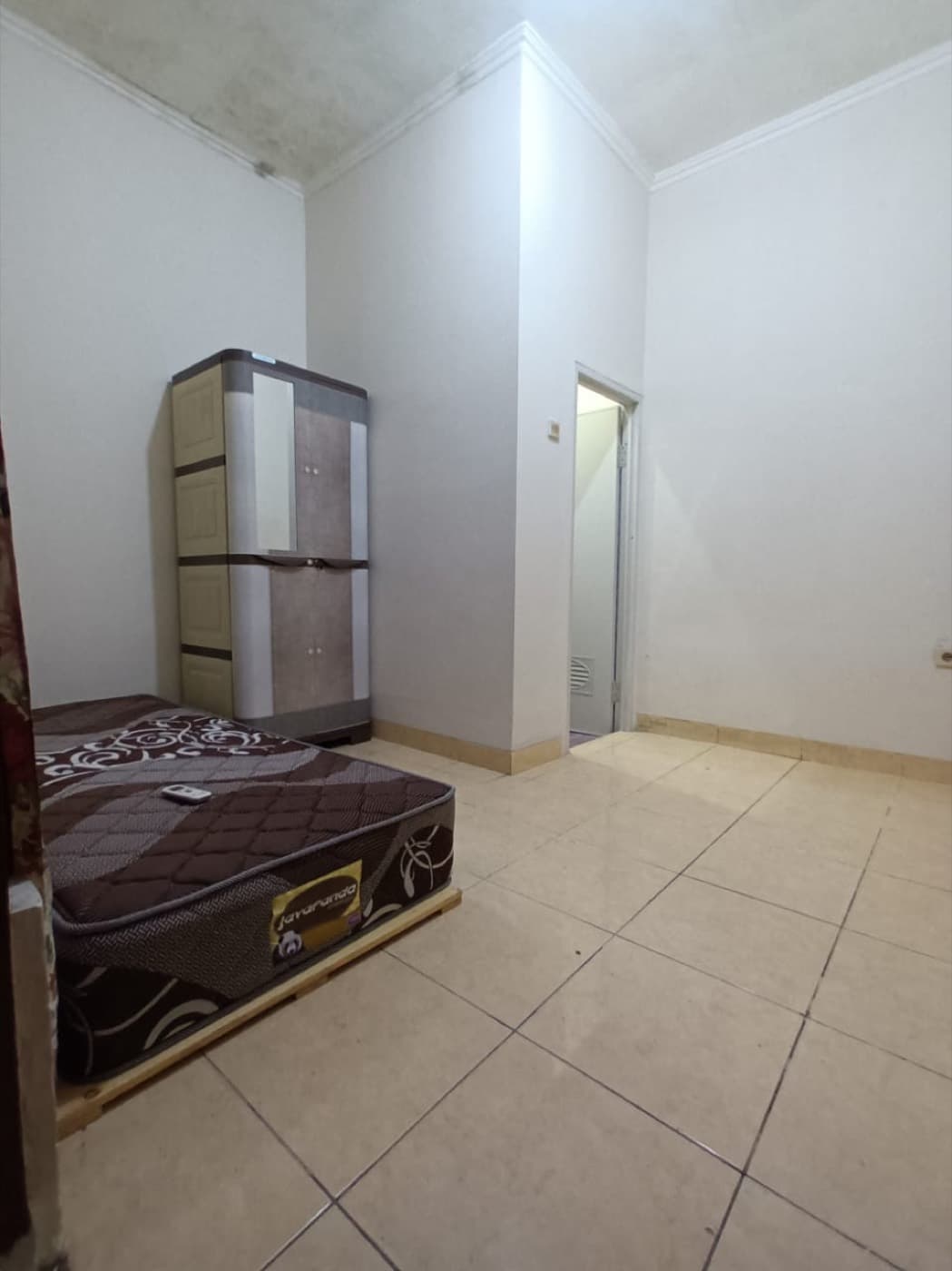 No. 19, No. 19, tampak kamar
