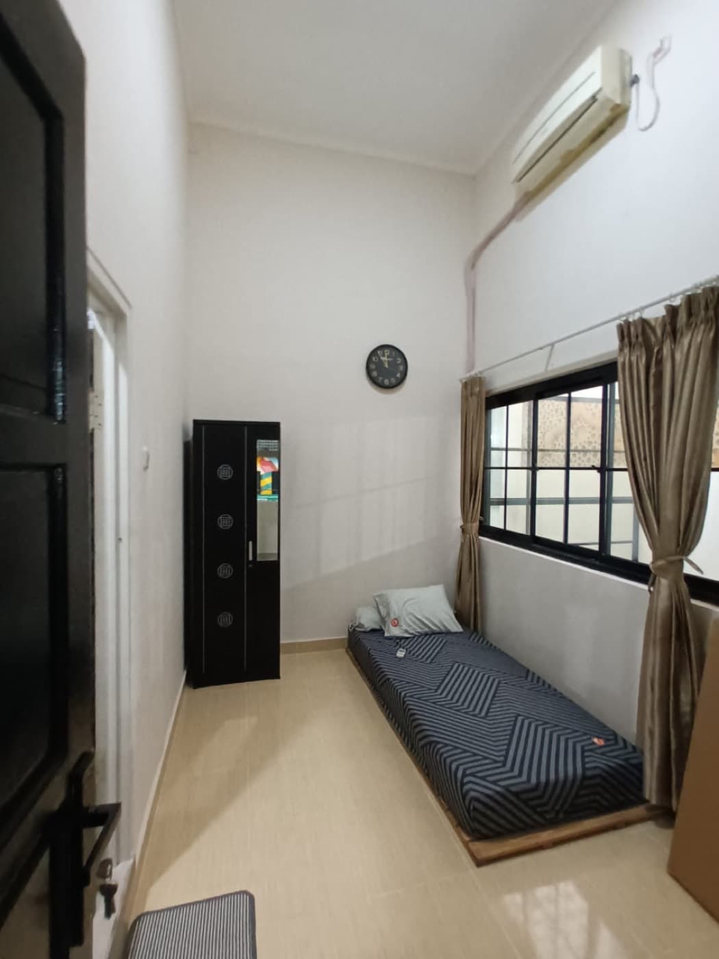 No.5, No.5, tampak kamar