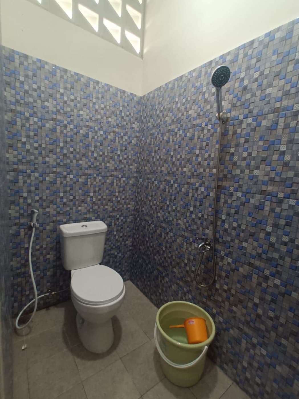 No.6, No.6, kamar mandi