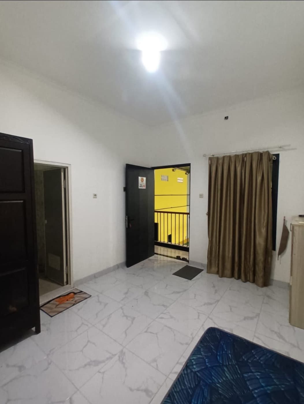 No. 2, No. 2, tampak kamar