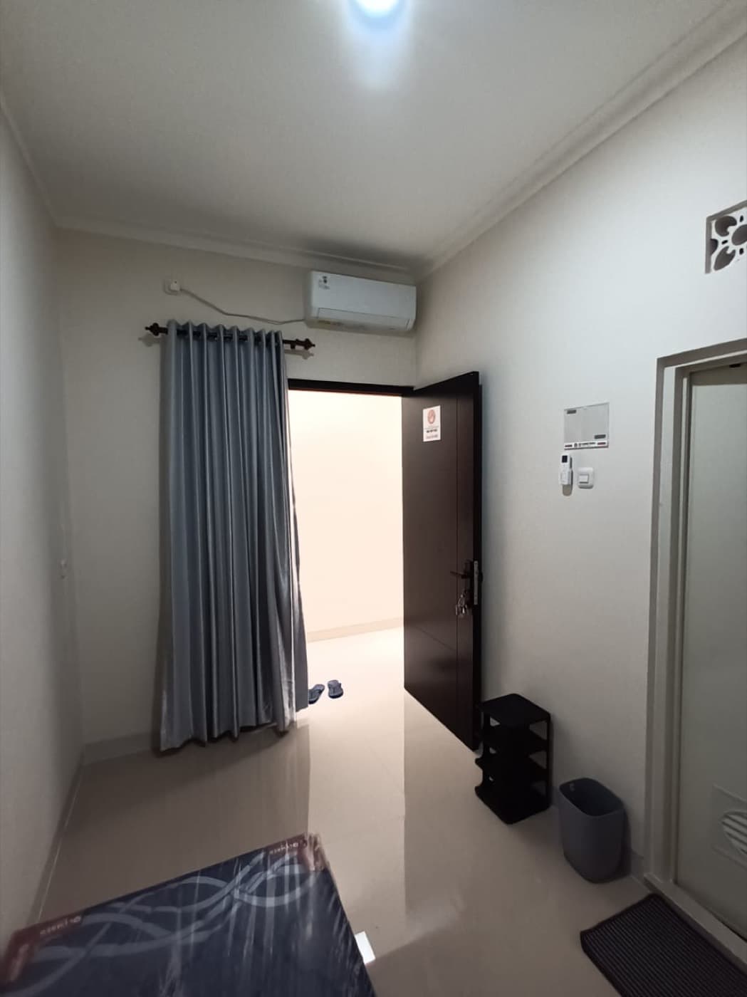 Kost B4 - 06, Kost B4 - 06, tampak kamar