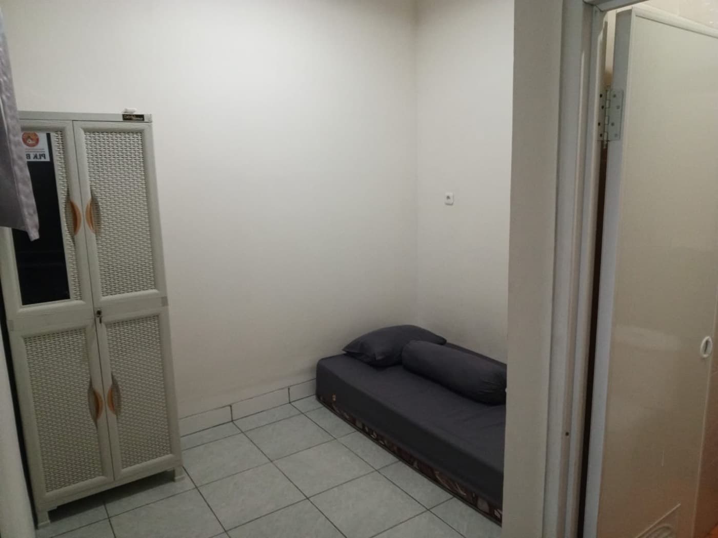 Kost B3 - 11, Kost B3 - 11, tampak kamar
