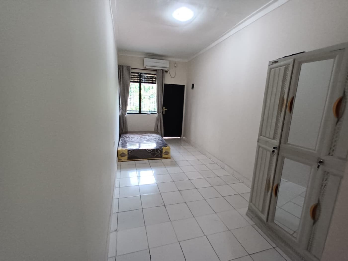 Studio 03, Studio 03, tampak kamar