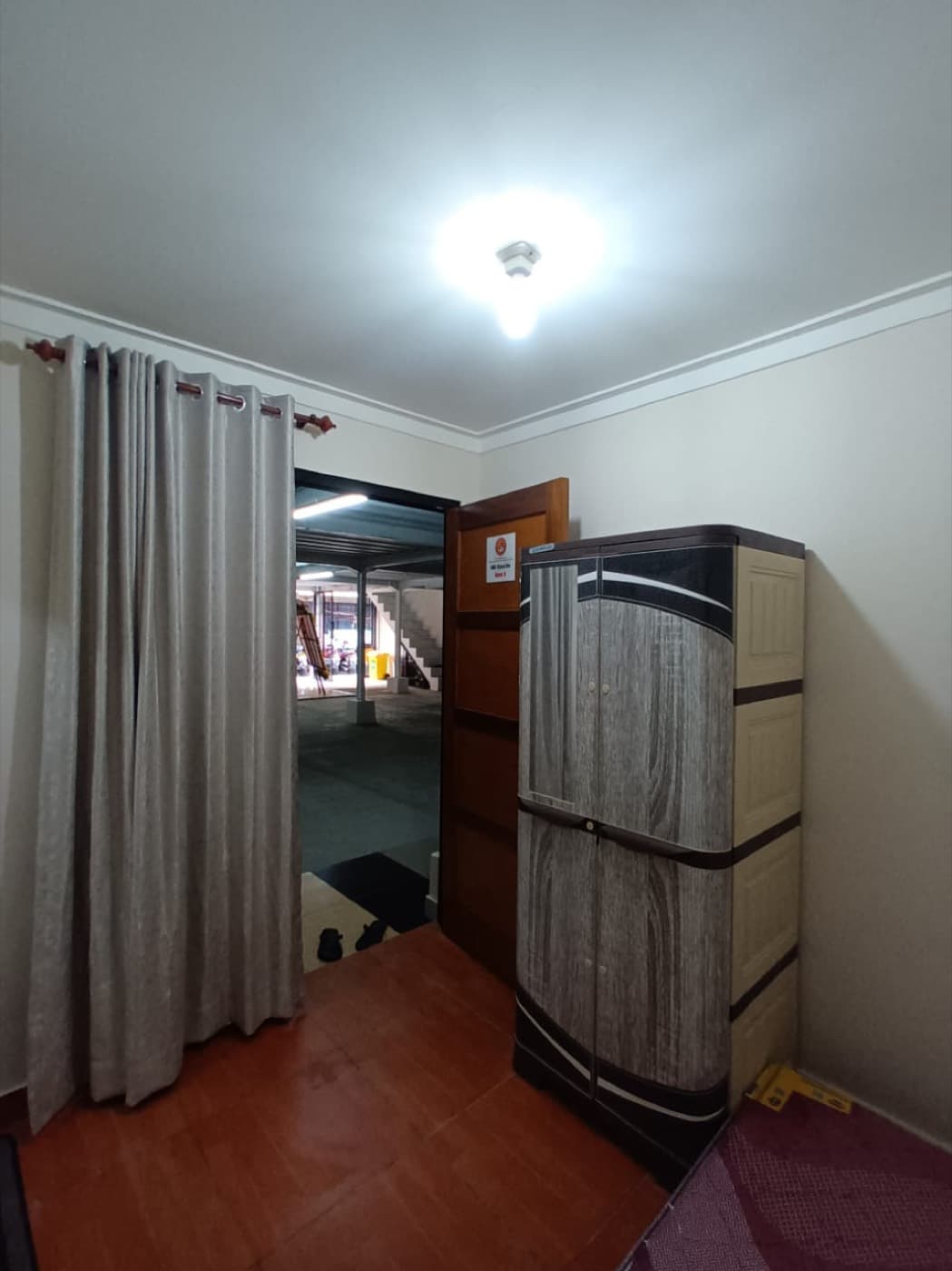 No 03, No 03, tampak kamar