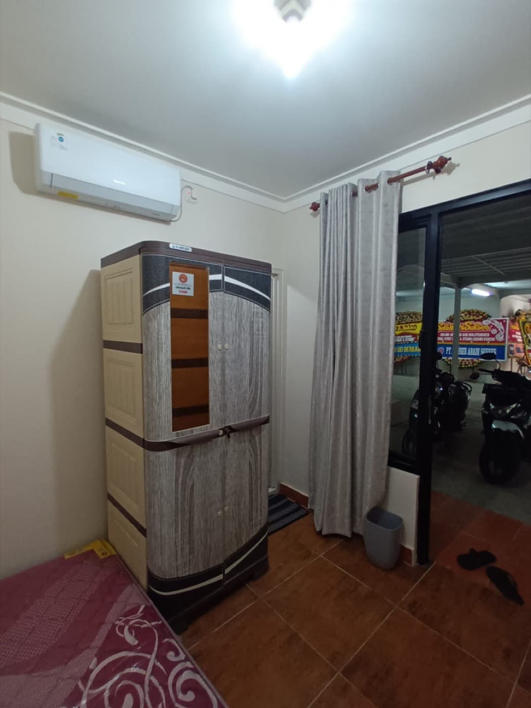 No 05, No 05, tampak kamar