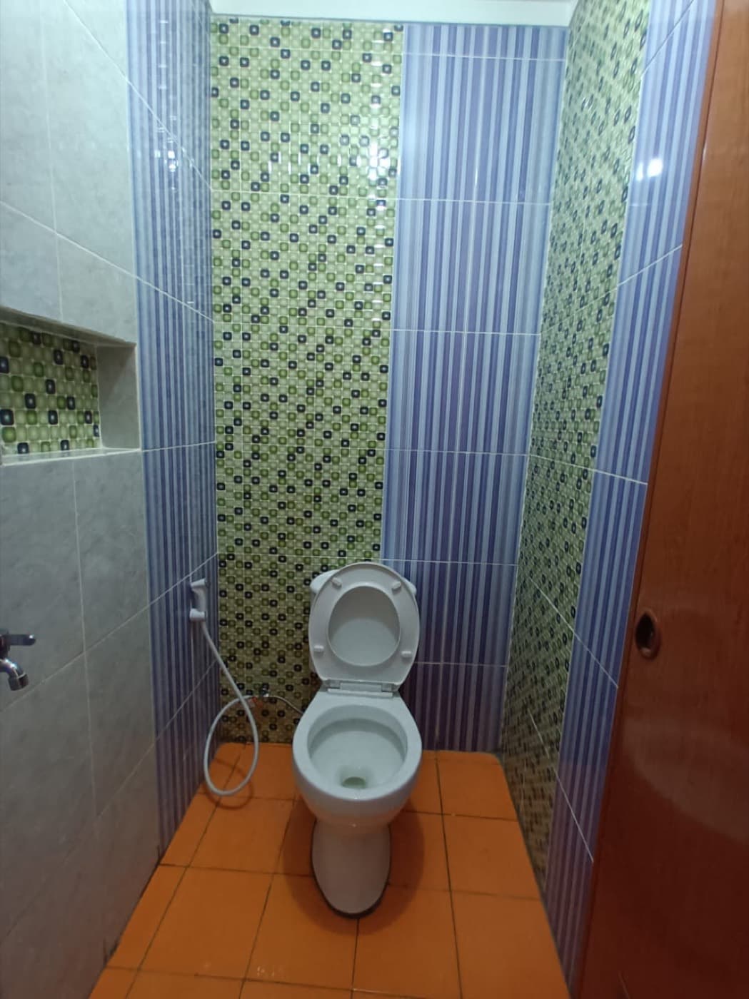 No 06, No 06, tampak kamar