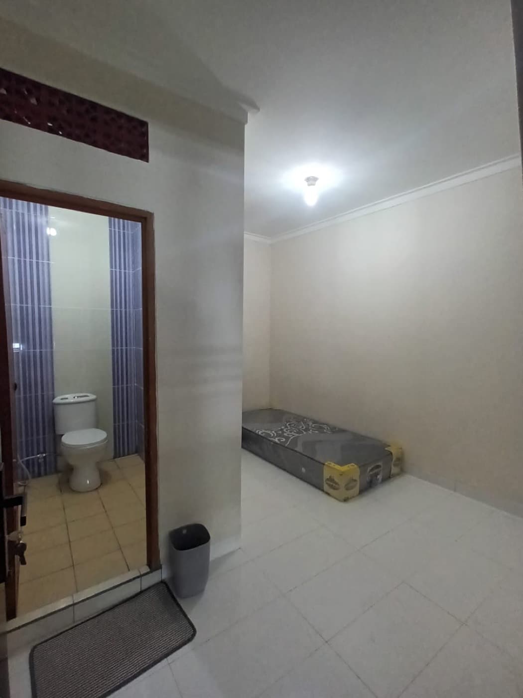 No 09, No 09, tampak kamar