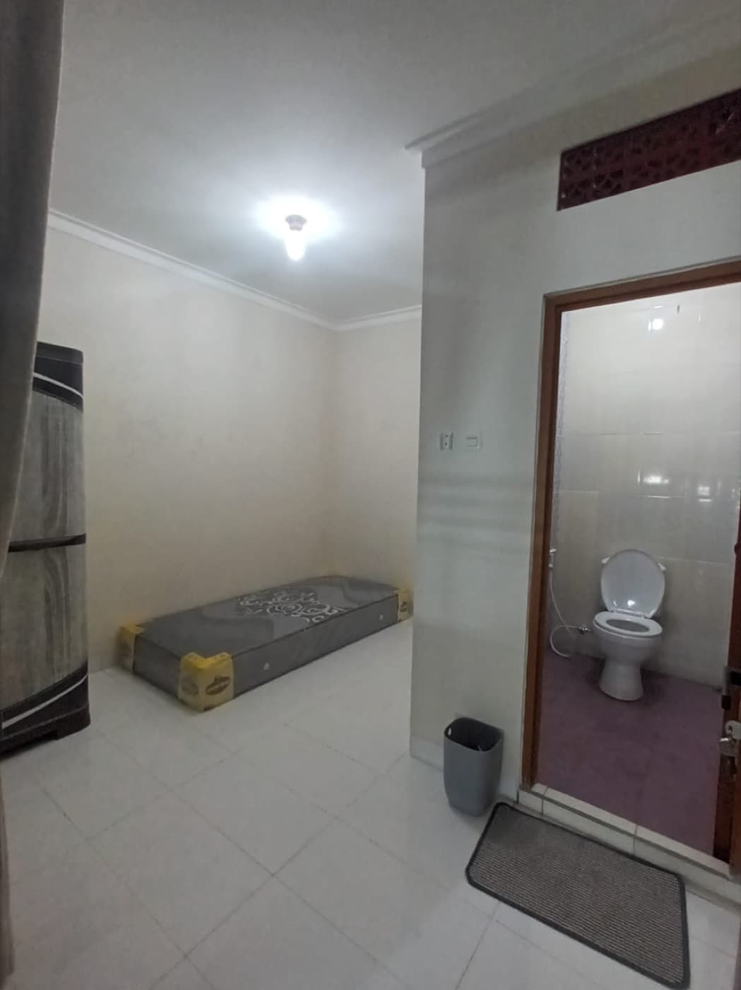 No 08, No 08, tampak kamar