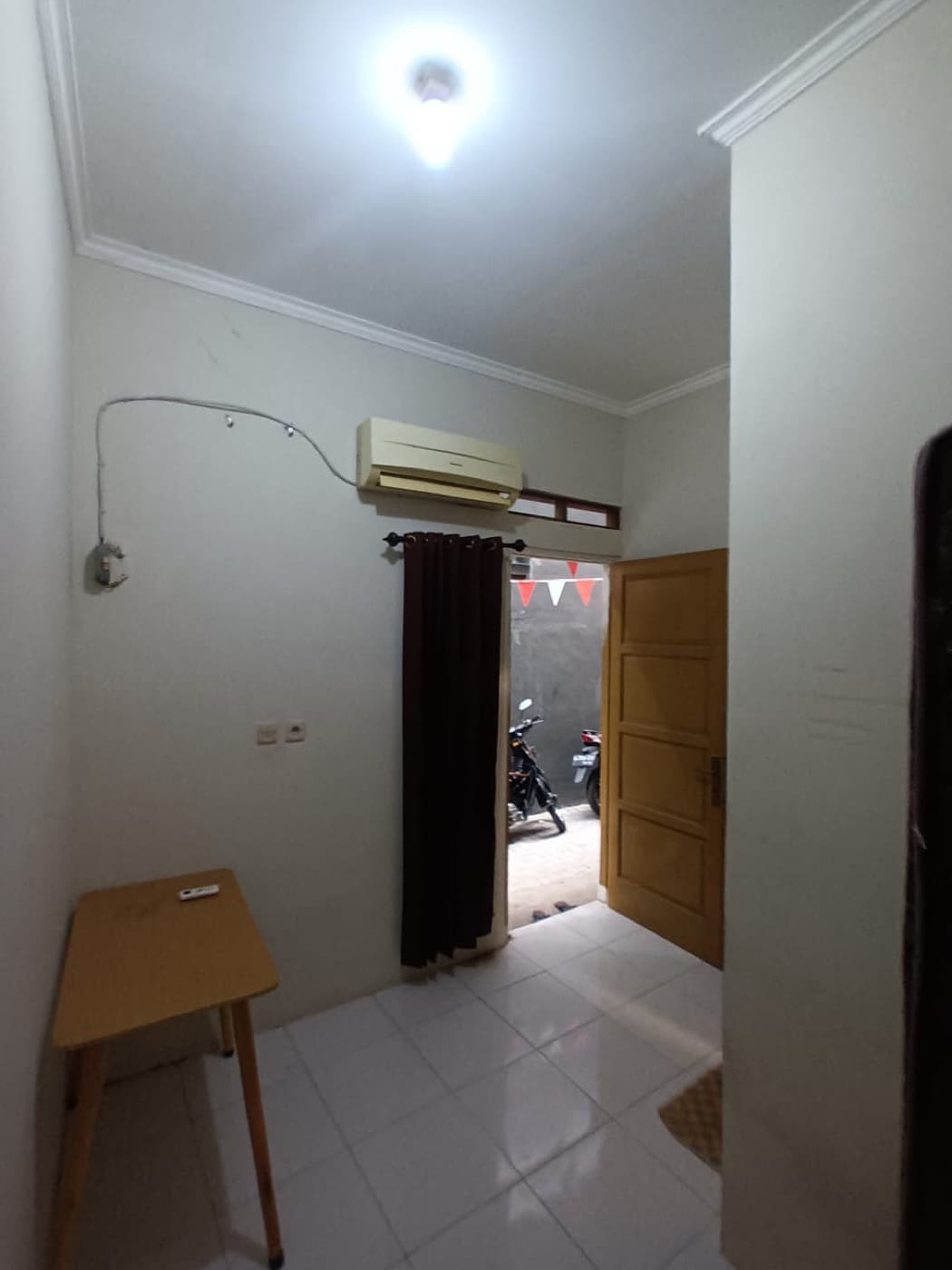 No. 1, No. 1, tampak kamar