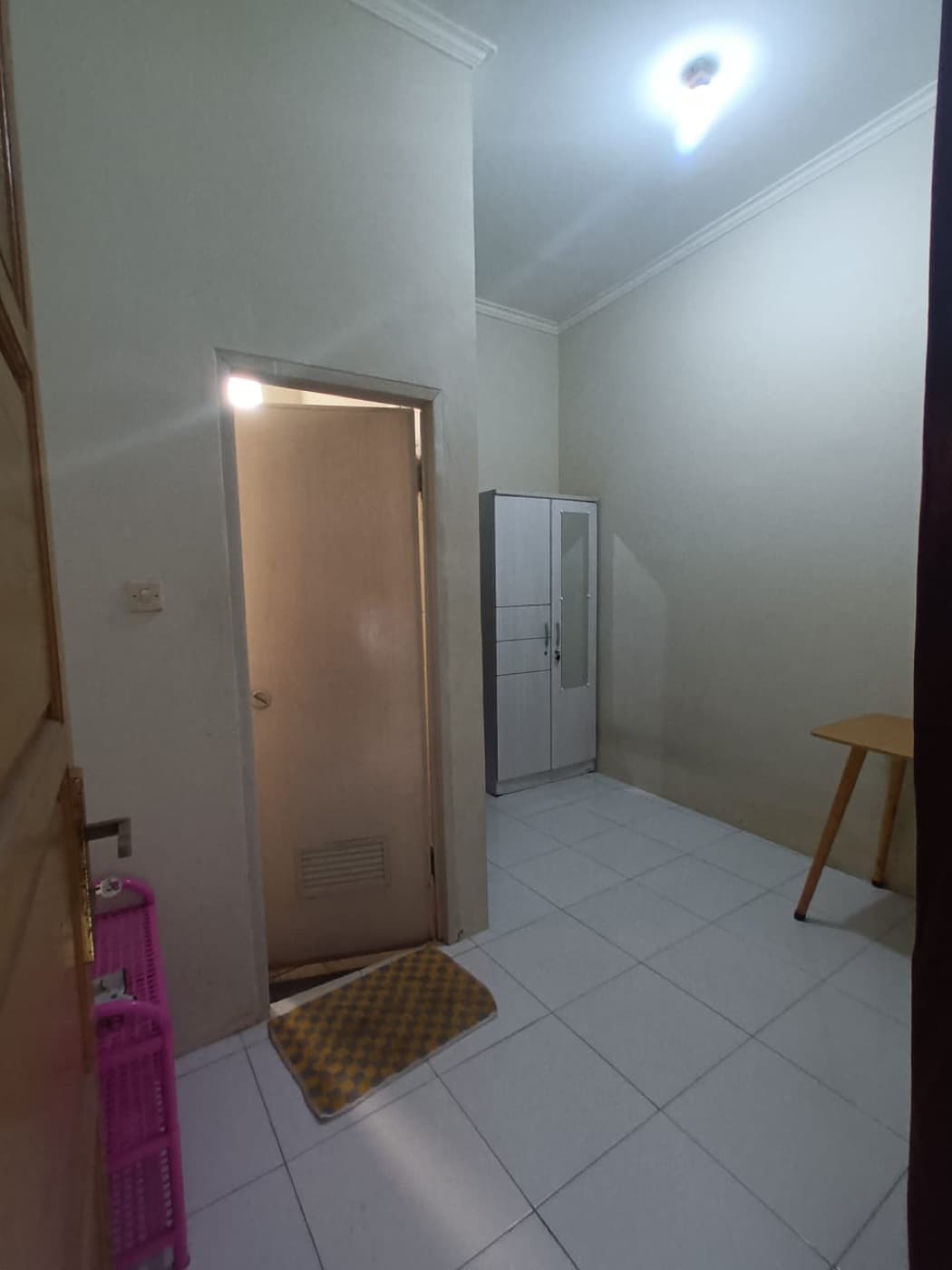 No. 1, No. 1, tampak kamar