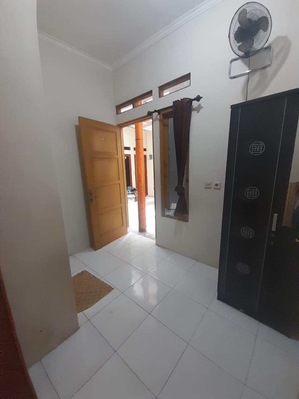 No. 4, No. 4, tampak kamar