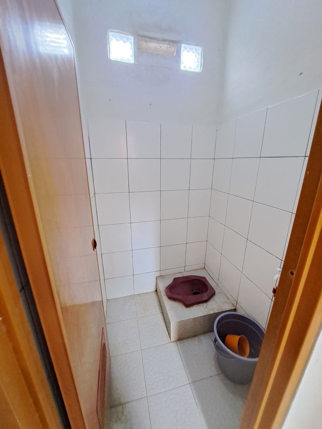 No. 5, No. 5, kamar mandi
