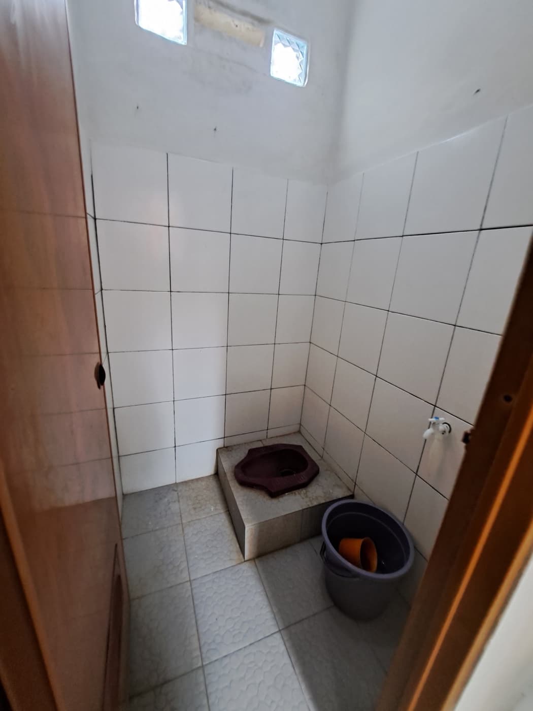 No. 6, No. 6, kamar mandi