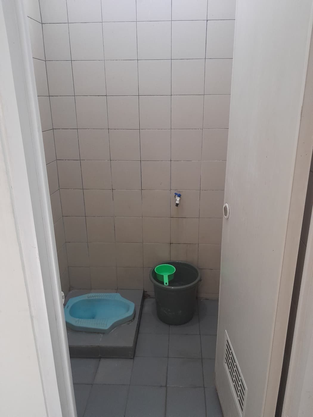 No. 7, No. 7, kamar mandi