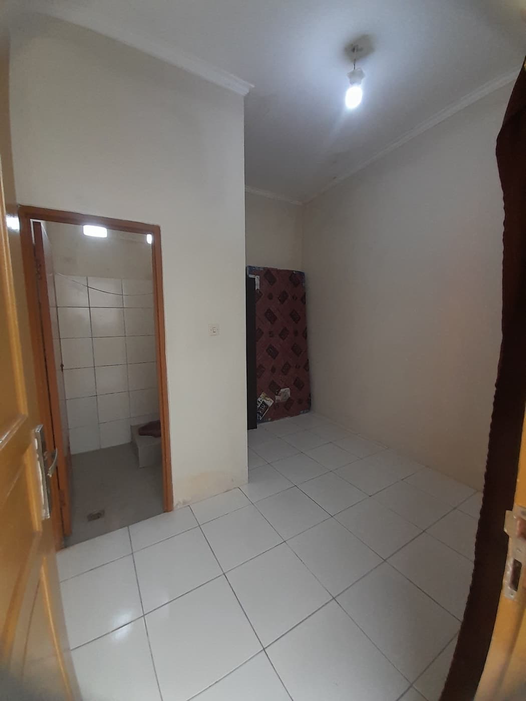 No. 8, No. 8, tampak kamar