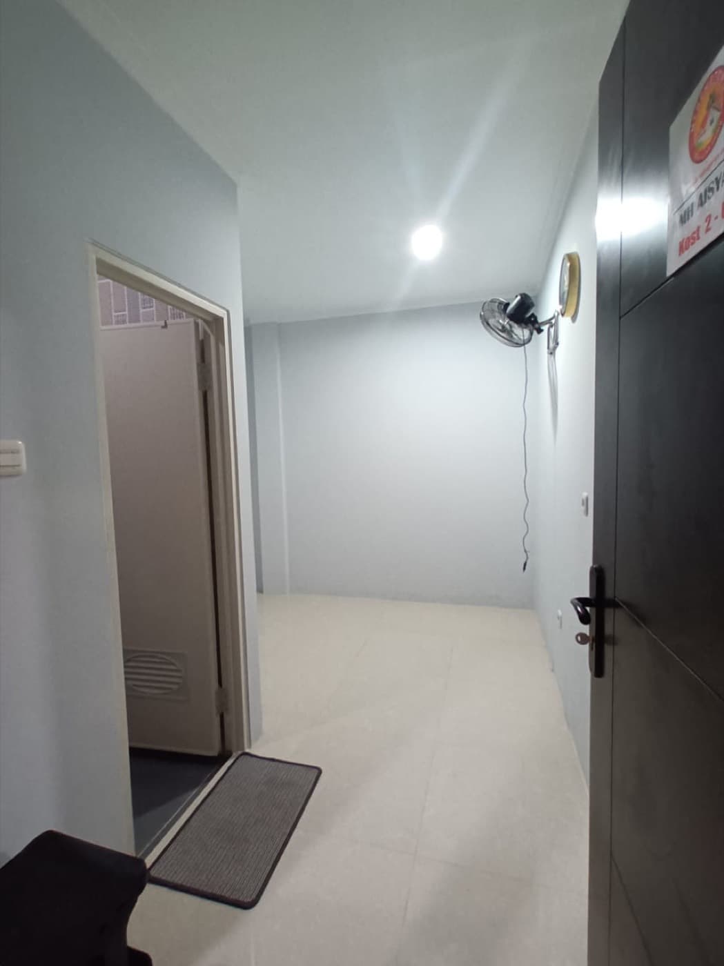 Kost 2-02, My Hometown Aisyah Commercial, Kost 2-02, tampak kamar