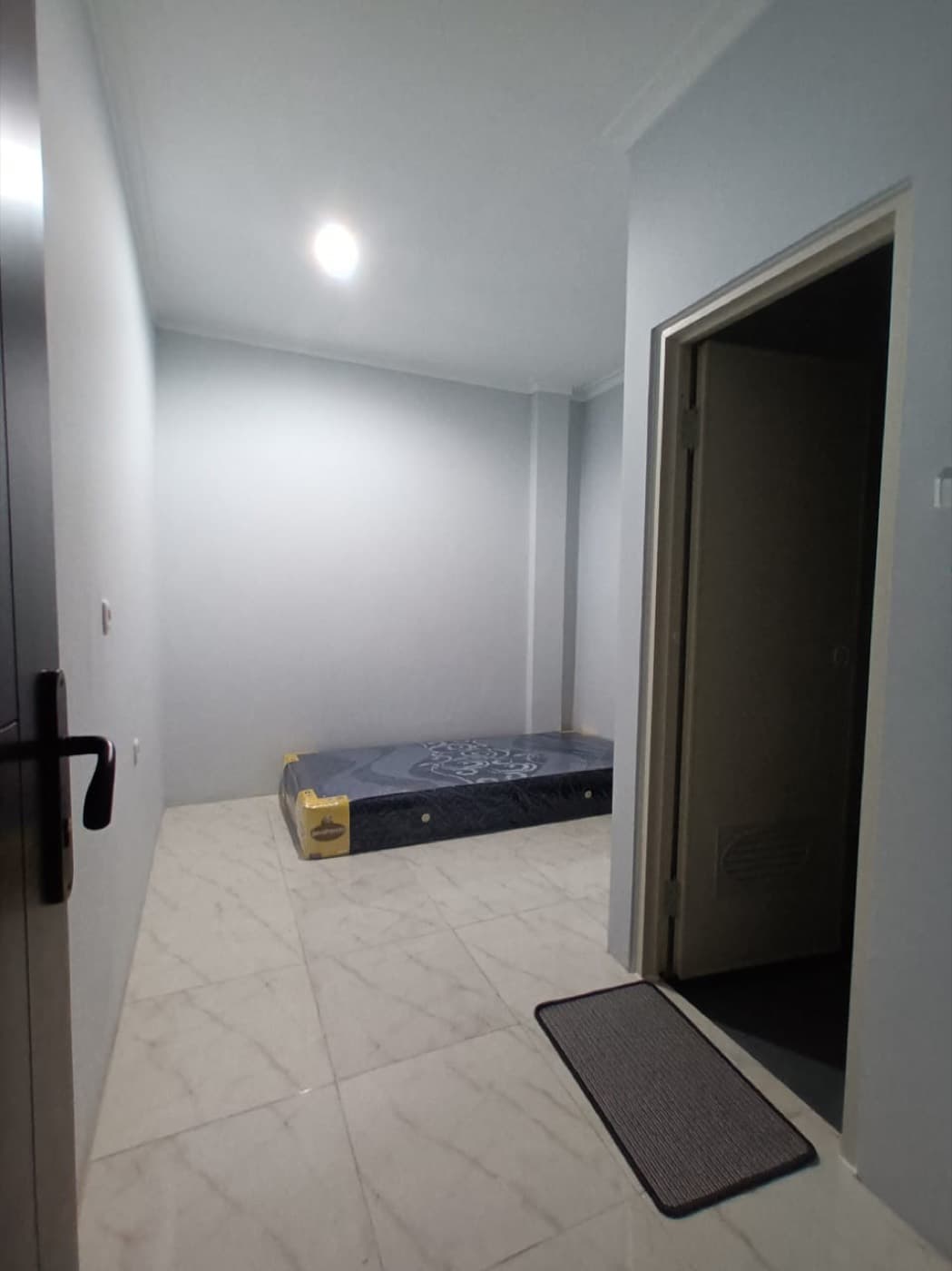 Kost 2-04, My Hometown Aisyah Commercial, Kost 2-04, tampak kamar