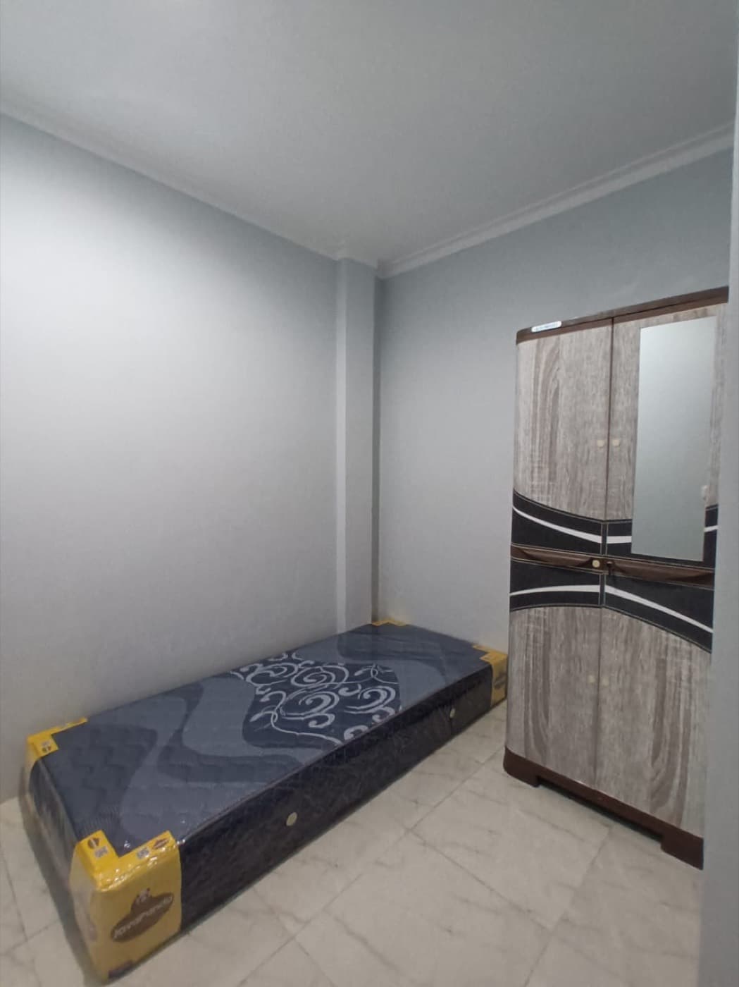 Kost 2-04, Kost 2-04, tampak kamar