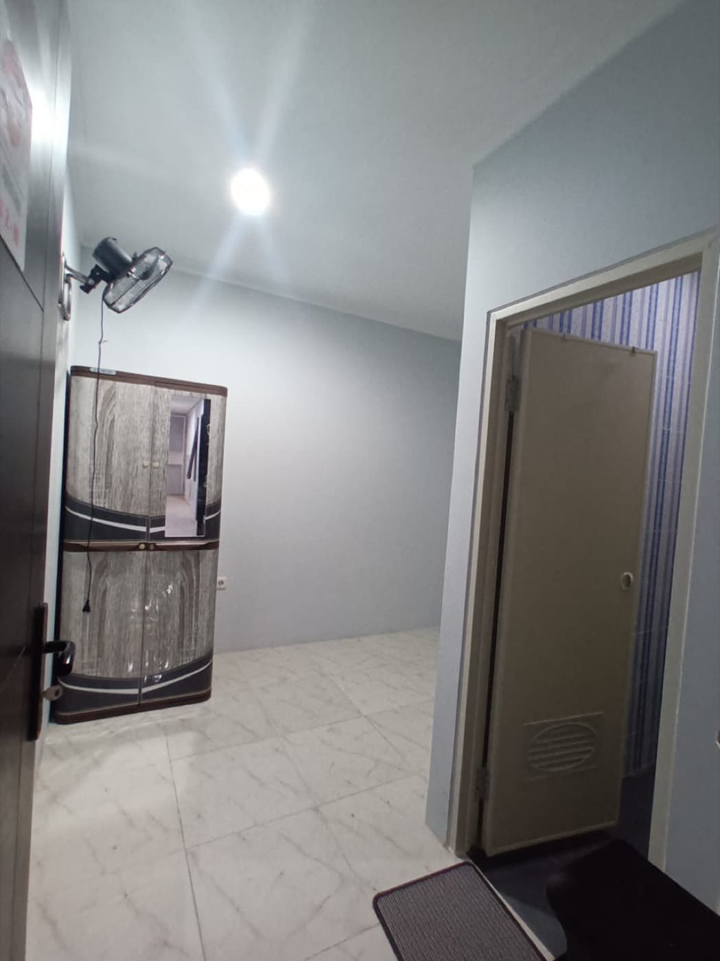 Kost 2-10, My Hometown Aisyah Commercial, Kost 2-10, tampak kamar
