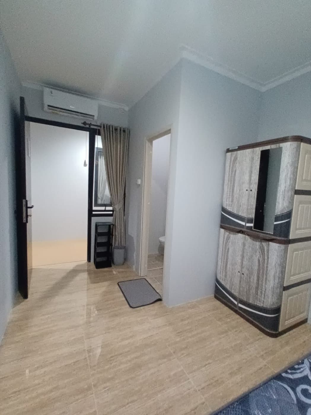 Kost 3-04, Kost 3-04, tampak kamar
