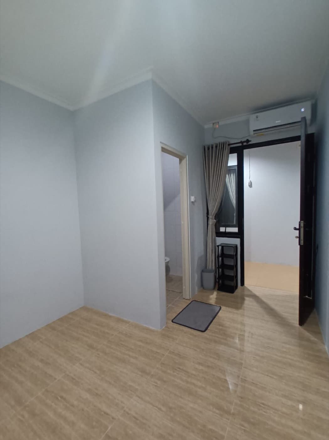 Kost 3-05, Kost 3-05, tampak kamar